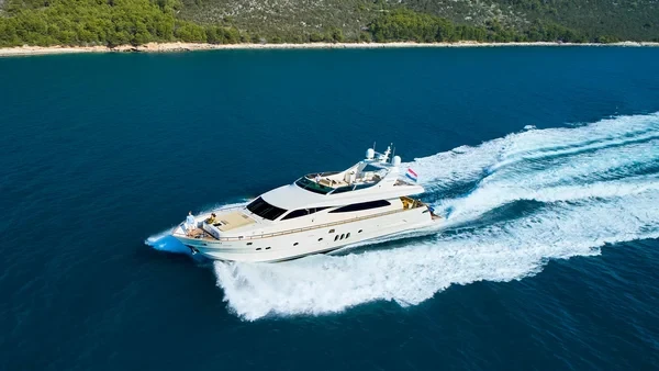Canados 86 - Boatscribe.com