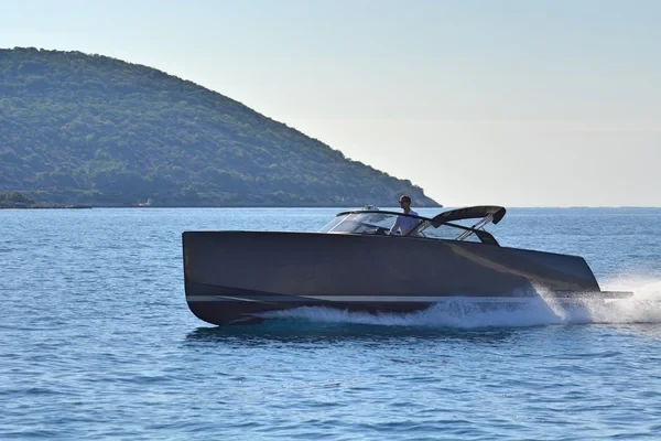 Van Dutch 32 - Boatscribe.com