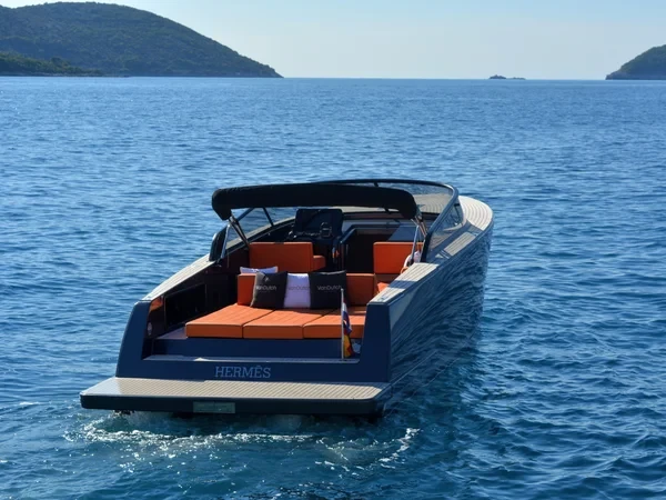 Van Dutch 32 - Boatscribe.com