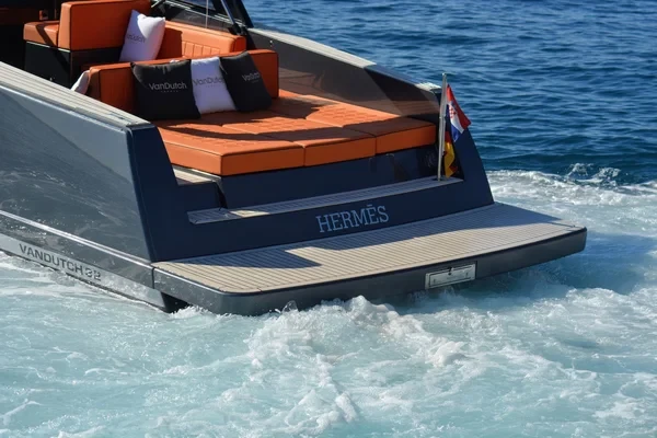 Van Dutch 32 - Boatscribe.com