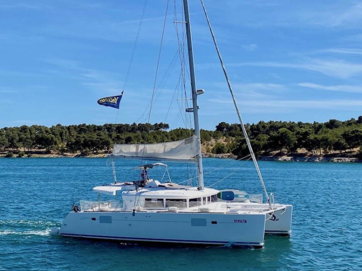 Lagoon 450 F - Boatscribe.com