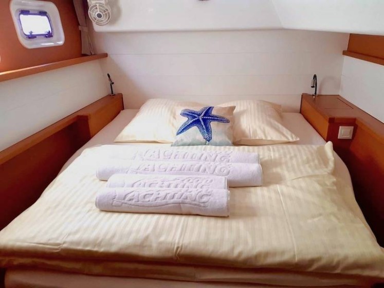 Lagoon 450 F - Boatscribe.com