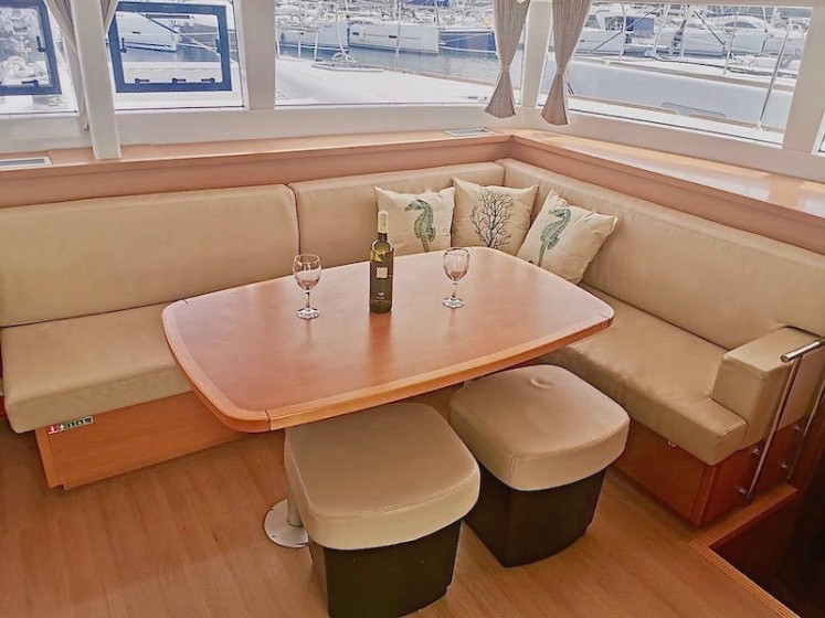 Lagoon 450 F - Boatscribe.com