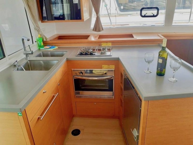 Lagoon 450 F - Boatscribe.com