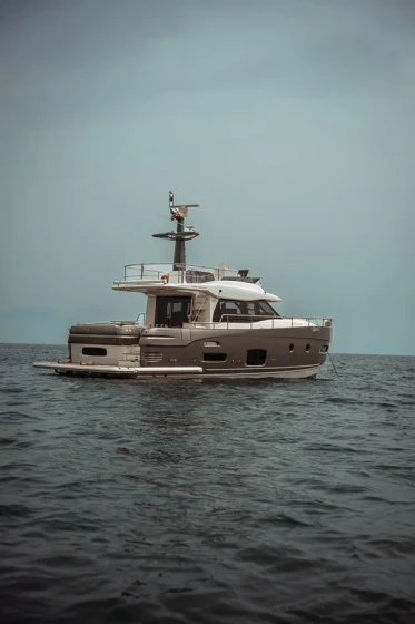 Azimut Magellano 53 - Boatscribe.com