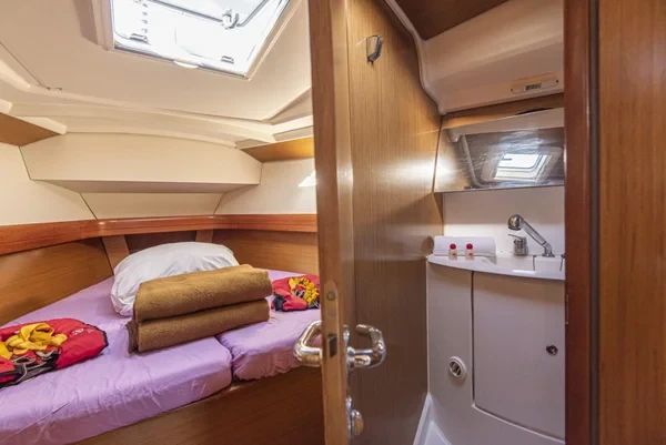 Sun Odyssey 42i - Boatscribe.com