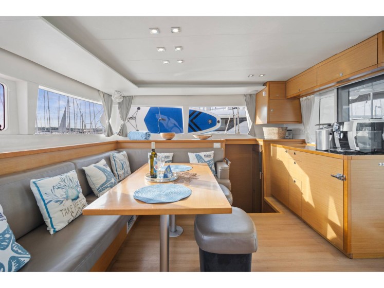 Lagoon 450 - Boatscribe.com