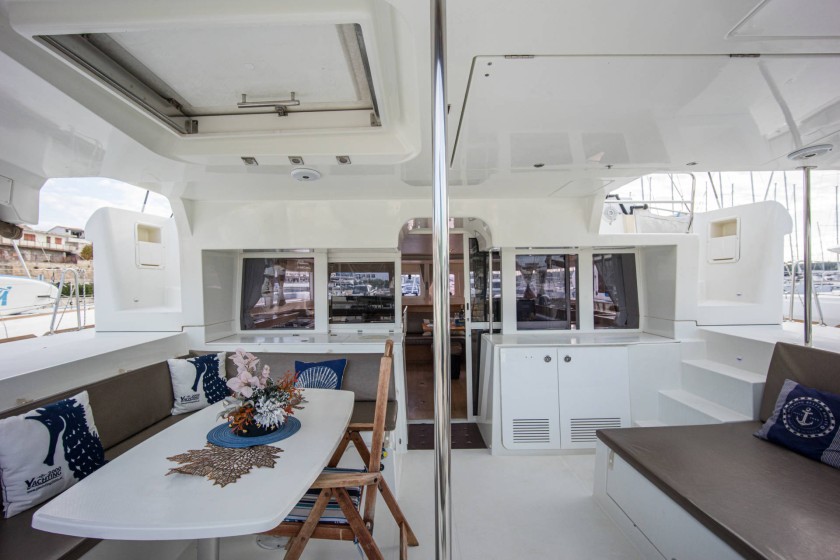 Lagoon 450 - Boatscribe.com