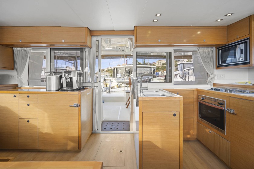 Lagoon 450 - Boatscribe.com