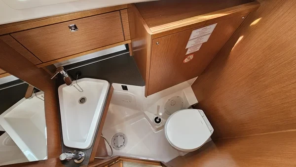 Bavaria Cruiser 34 Style - Boatscribe.com