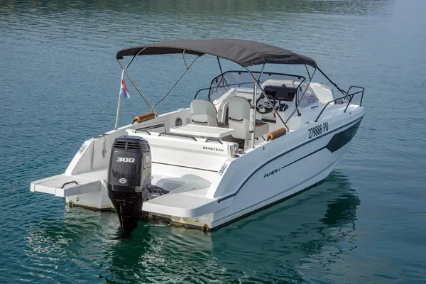 Beneteau Flyer 8 - Boatscribe.com