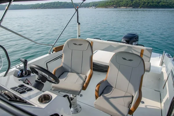 Beneteau Flyer 8 - Boatscribe.com