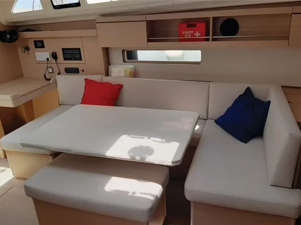 Oceanis 40.1 - Boatscribe.com
