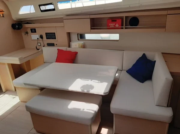 Oceanis 40.1 - Boatscribe.com