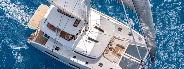 Lagoon 55 - Boatscribe.com