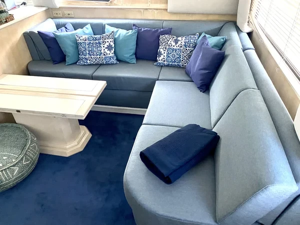 Hatteras Convertible 52 - Boatscribe.com