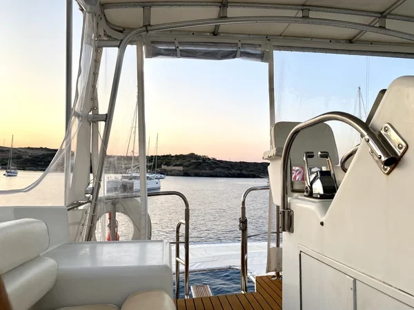 Hatteras Convertible 52 - Boatscribe.com