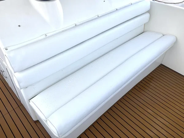 Hatteras Convertible 52 - Boatscribe.com