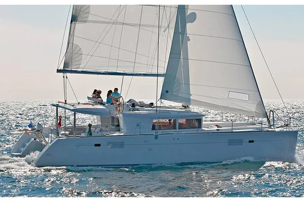 Lagoon 450 F - Boatscribe.com
