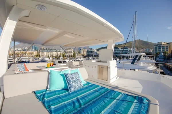 Leopard 53 PC - Boatscribe.com