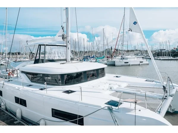 Lagoon 46 - Boatscribe.com