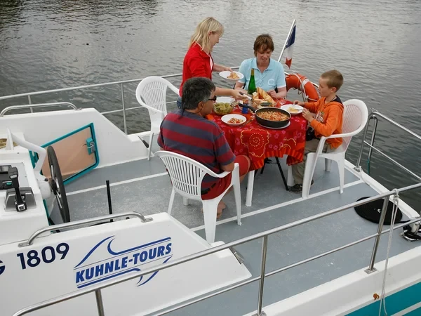 Vetus 900 - Boatscribe.com