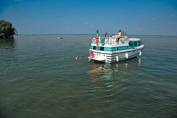 Vetus 900 - Boatscribe.com