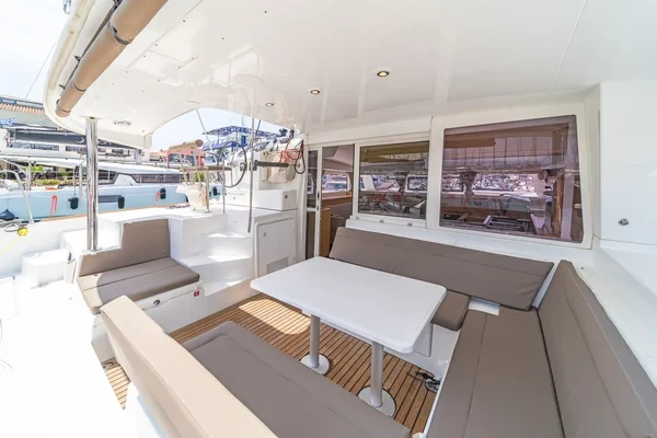 Lagoon 400 S2 - Boatscribe.com