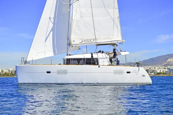 Lagoon 400 S2 - Boatscribe.com