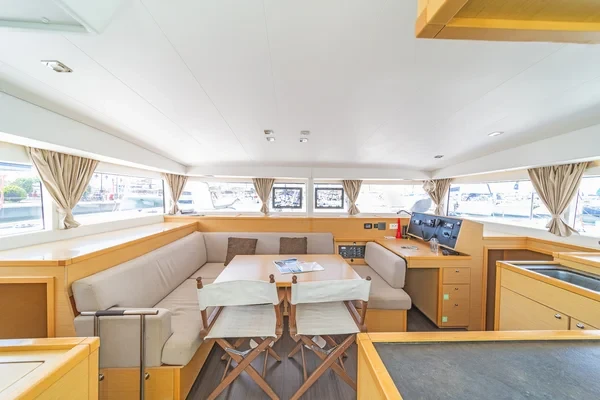 Lagoon 400 S2 - Boatscribe.com