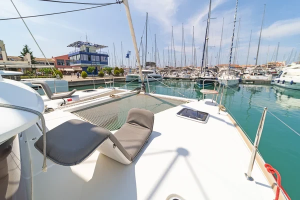 Lagoon 400 S2 - Boatscribe.com