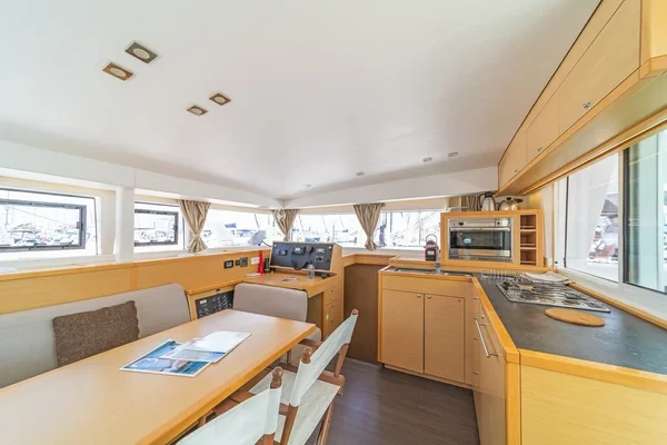 Lagoon 400 S2 - Boatscribe.com