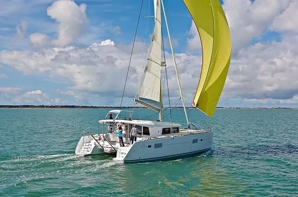 Lagoon 400 S2 - Boatscribe.com