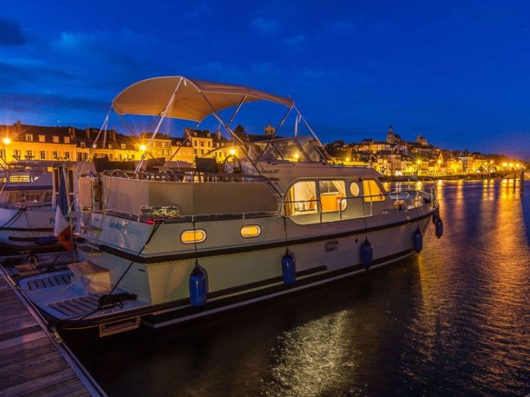 Grand Sturdy 34.9 - Boatscribe.com