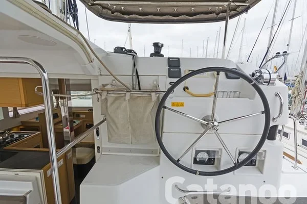 Lagoon 39 - Boatscribe.com