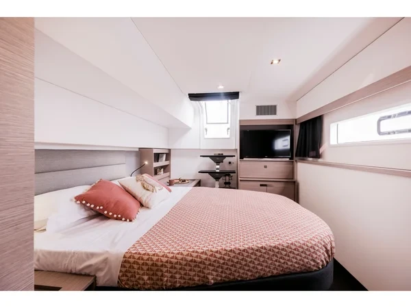Aura 51 - Boatscribe.com