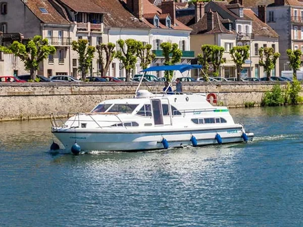 Europa 400 - Boatscribe.com