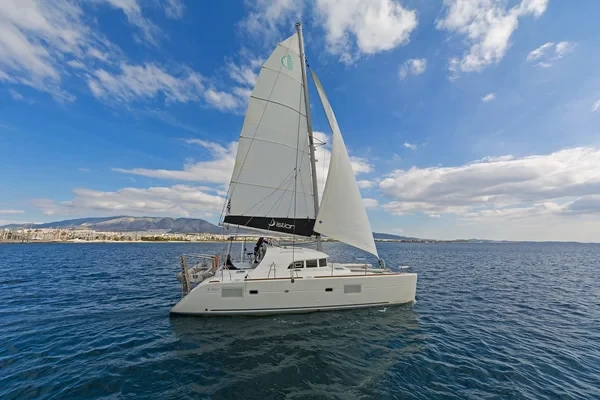 Lagoon 380 - Boatscribe.com
