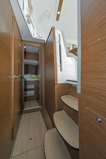 Lagoon 380 - Boatscribe.com