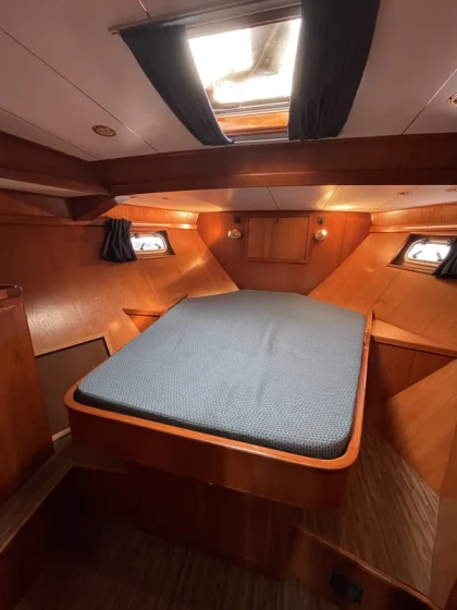 Vri-Jon Contessa 45 - Boatscribe.com