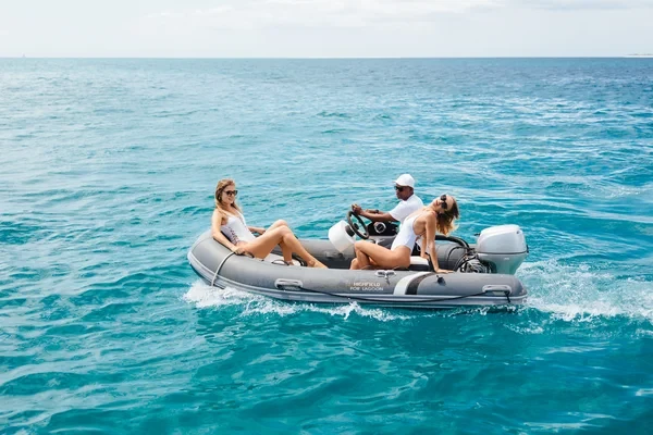 Lagoon 46 - Boatscribe.com