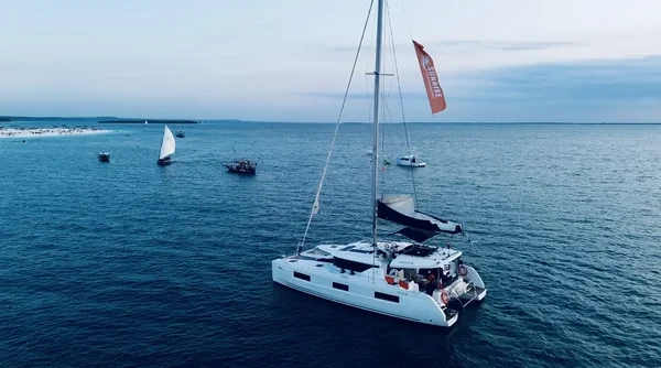 Lagoon 46 - Boatscribe.com