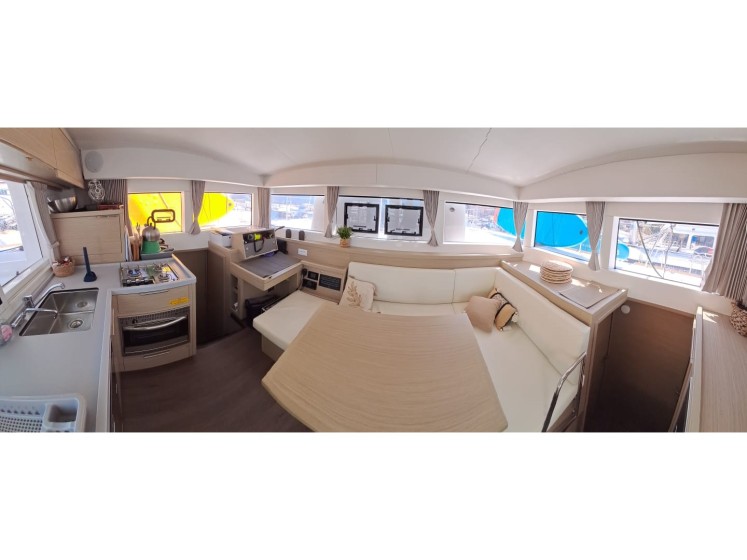 Lagoon 40 - Boatscribe.com