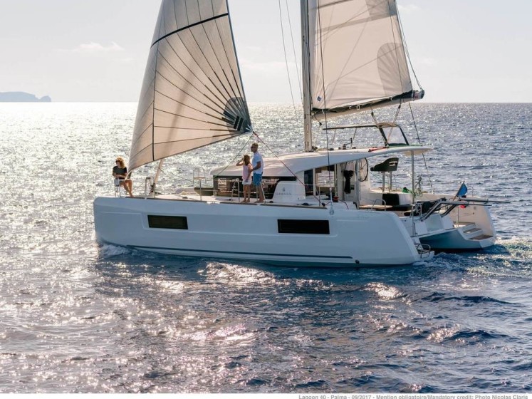 Lagoon 40 - Boatscribe.com