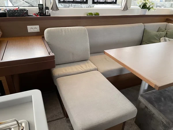 Lagoon 40 - Boatscribe.com