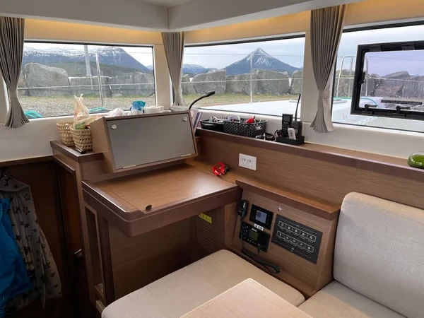 Lagoon 40 - Boatscribe.com