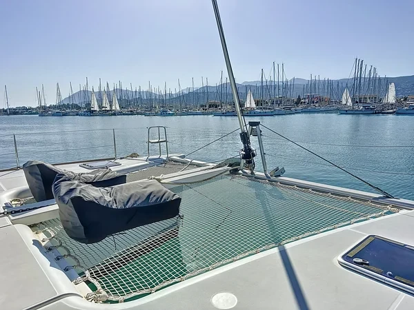 Lagoon 400 S2 - Boatscribe.com