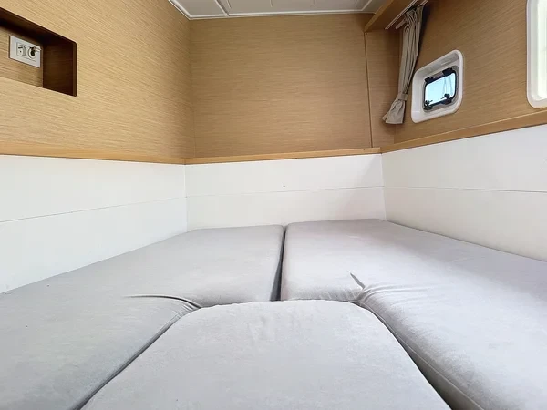 Lagoon 400 S2 - Boatscribe.com