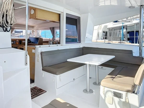 Lagoon 400 S2 - Boatscribe.com
