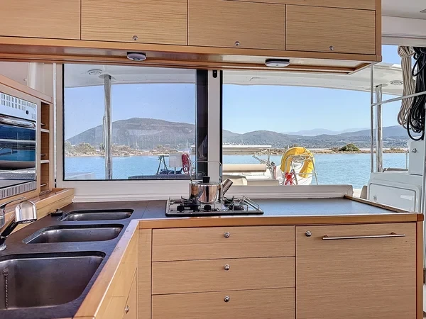 Lagoon 400 S2 - Boatscribe.com